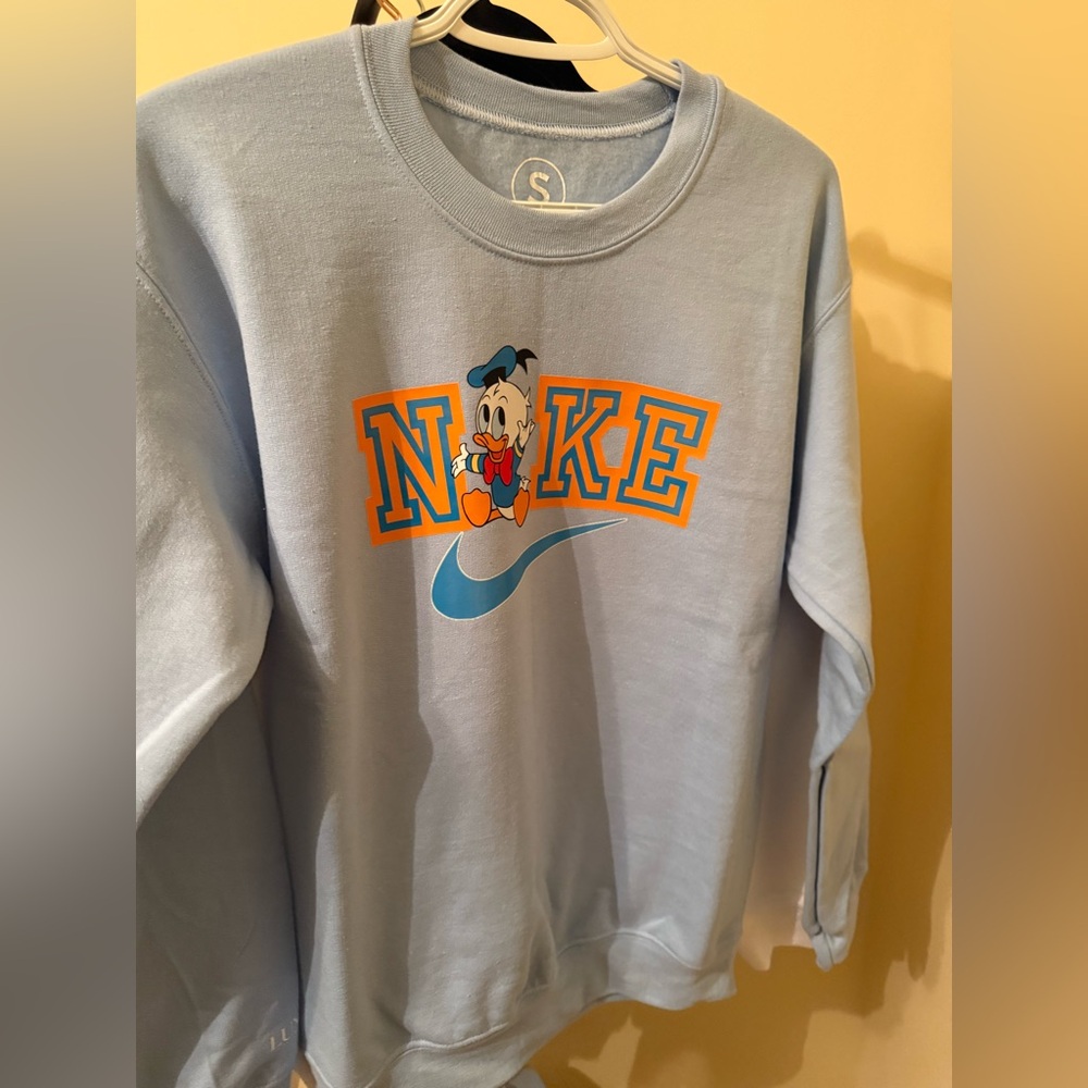 Nike Light Blue Sweatshirt with Duck Graphic